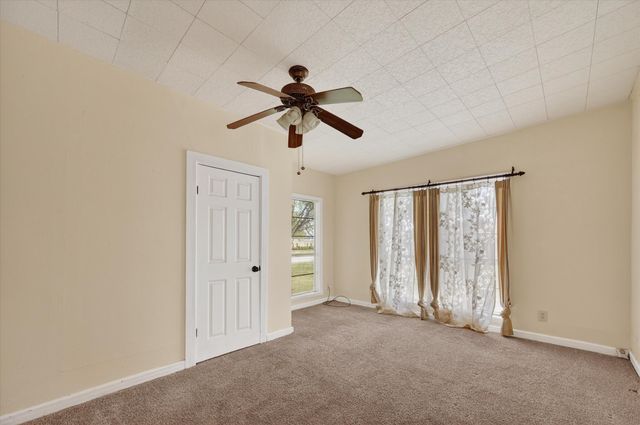 800 S Jefferson Street, Pilot Point, TX 76258