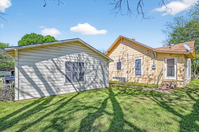 800 S Jefferson Street, Pilot Point, TX 76258