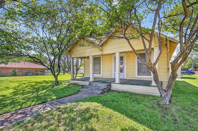 800 S Jefferson Street, Pilot Point, TX 76258