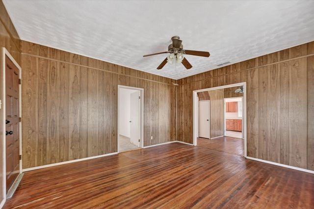 800 S Jefferson Street, Pilot Point, TX 76258