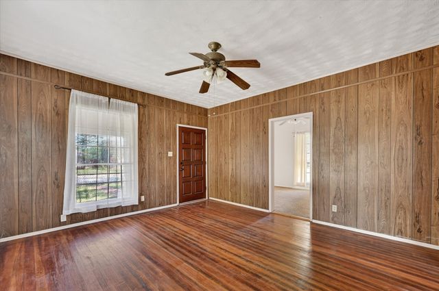 800 S Jefferson Street, Pilot Point, TX 76258