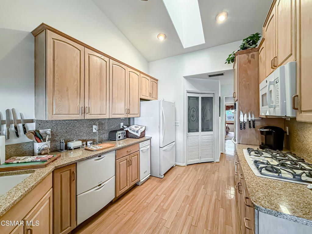 Image 12 of property listing at 2568 Northshore Lane, Westlake Village, CA 91361