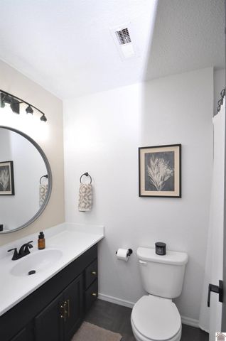 240 Longview Dr, Paducah, KY 42001