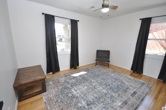 240 Longview Dr, Paducah, KY 42001