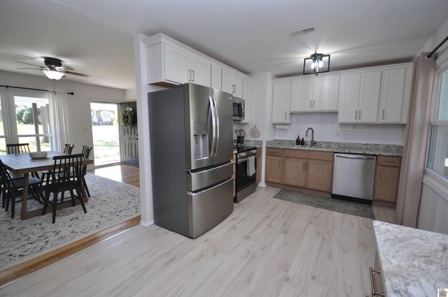 240 Longview Dr, Paducah, KY 42001