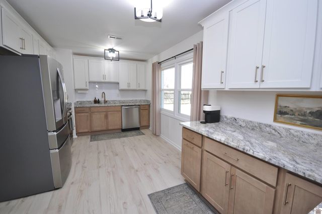 240 Longview Dr, Paducah, KY 42001