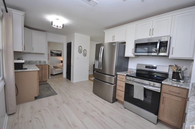 240 Longview Dr, Paducah, KY 42001