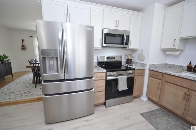 240 Longview Dr, Paducah, KY 42001