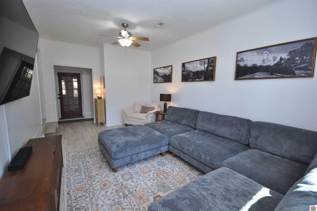 240 Longview Dr, Paducah, KY 42001