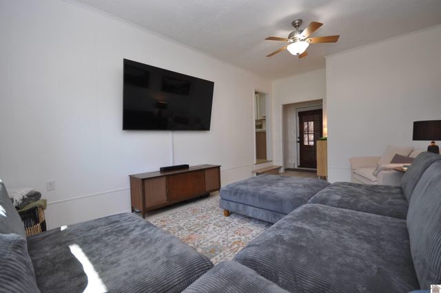 240 Longview Dr, Paducah, KY 42001