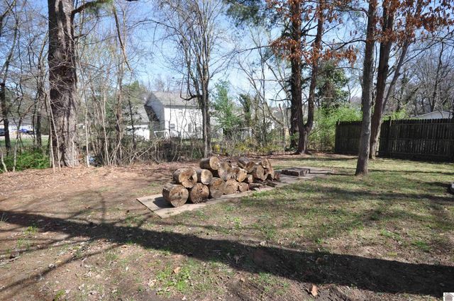 240 Longview Dr, Paducah, KY 42001