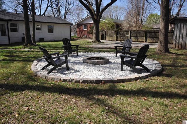 240 Longview Dr, Paducah, KY 42001