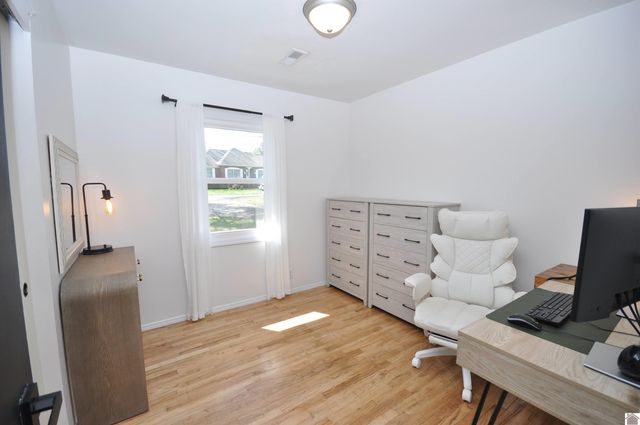 240 Longview Dr, Paducah, KY 42001