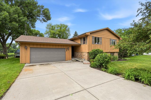 2516 Ridge Lane, Mounds View, MN 55112