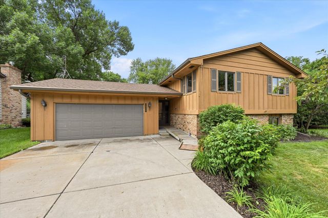 2516 Ridge Lane, Mounds View, MN 55112