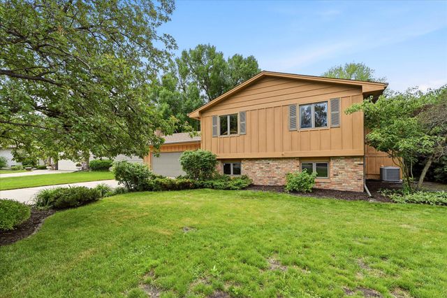 2516 Ridge Lane, Mounds View, MN 55112