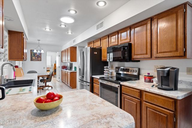 17819 N 136TH Court, Sun City West, AZ 85375