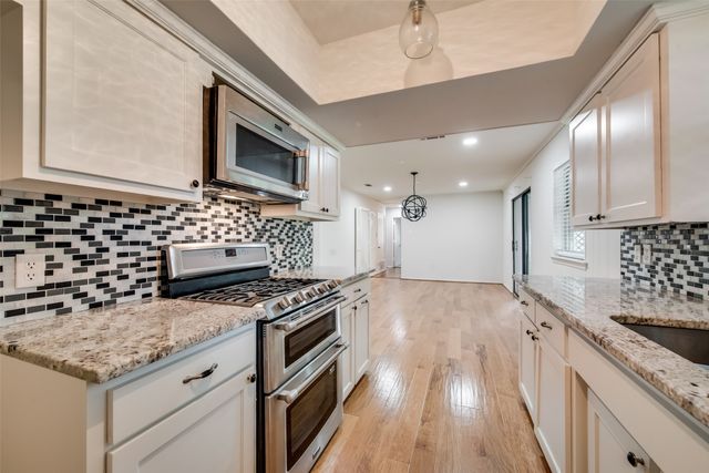 611 Ray Andra Drive, Desoto, TX 75115