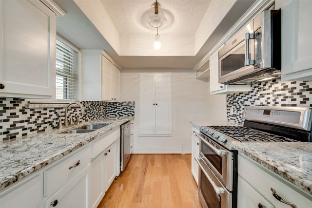 611 Ray Andra Drive, Desoto, TX 75115