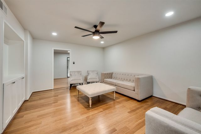 611 Ray Andra Drive, Desoto, TX 75115