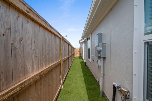 5246 Big Dipper Drive, Iowa Colony, TX 77583