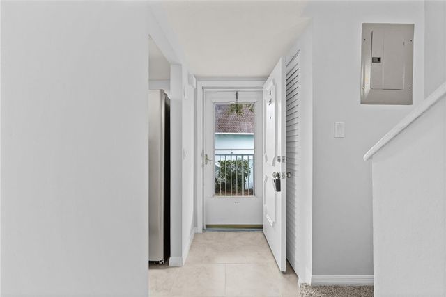 1901 Indian River Boulevard 201B, Vero Beach, FL 32960