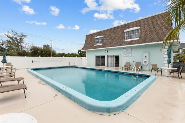 1901 Indian River Boulevard 201B, Vero Beach, FL 32960