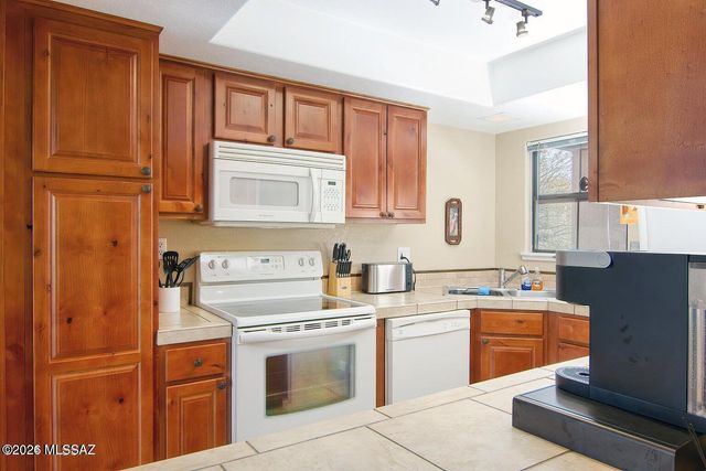 6651 N Campbell Ave Apt 210, Tucson, AZ 85718