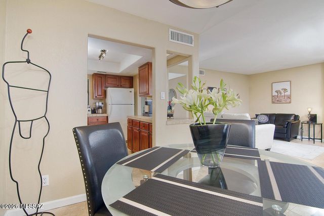 6651 N Campbell Ave Apt 210, Tucson, AZ 85718