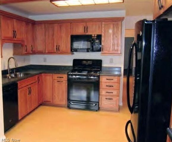 404 Crescent Drive, Berea, OH 44017