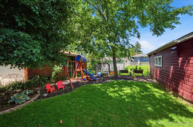 9 Ridge Road, Lemont, IL 60439