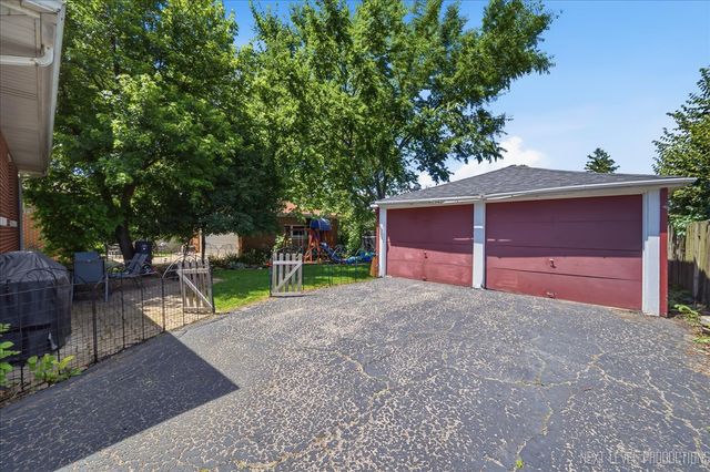 9 Ridge Road, Lemont, IL 60439