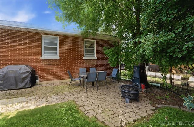 9 Ridge Road, Lemont, IL 60439