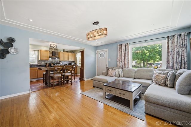 9 Ridge Road, Lemont, IL 60439