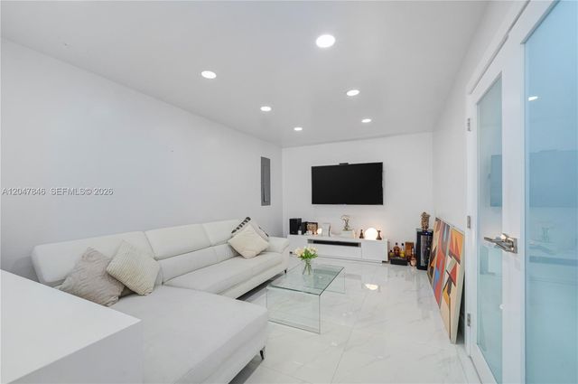 8668 NW 2nd Ter, Miami, FL 33126