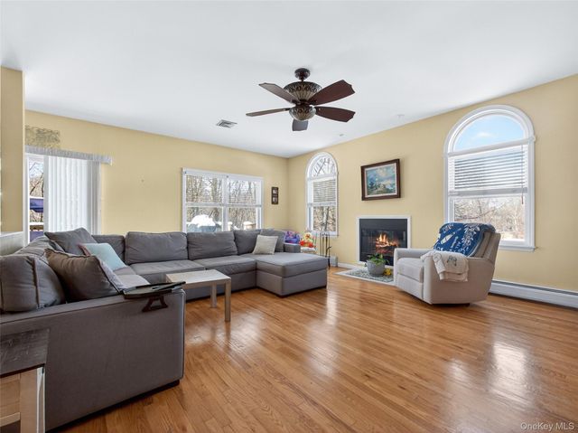 23 Carley Court, West Nyack, NY 10994