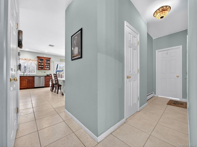 23 Carley Court, West Nyack, NY 10994