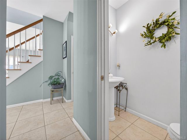 23 Carley Court, West Nyack, NY 10994