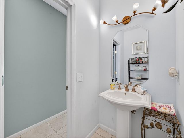 23 Carley Court, West Nyack, NY 10994