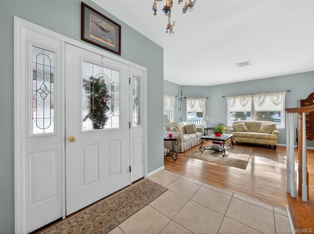 23 Carley Court, West Nyack, NY 10994