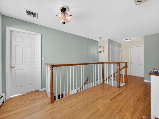 23 Carley Court, West Nyack, NY 10994