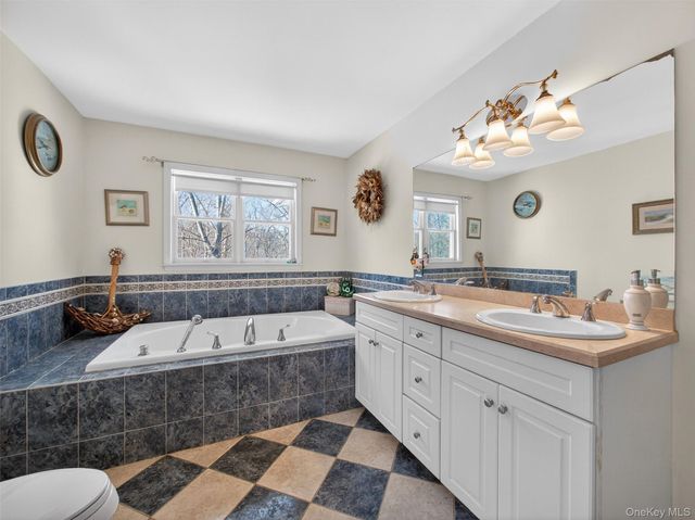 23 Carley Court, West Nyack, NY 10994