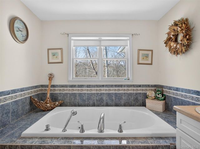 23 Carley Court, West Nyack, NY 10994