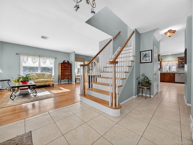 23 Carley Court, West Nyack, NY 10994