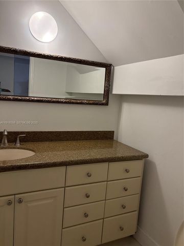 7809 NW 192nd St, Hialeah, FL 33015