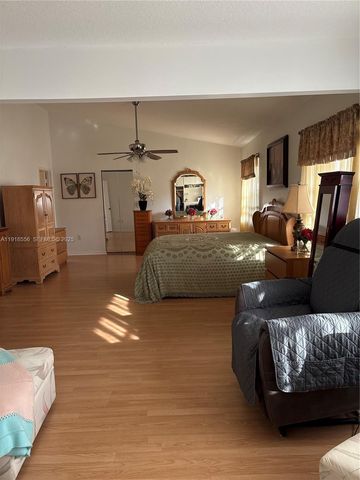 7809 NW 192nd St, Hialeah, FL 33015
