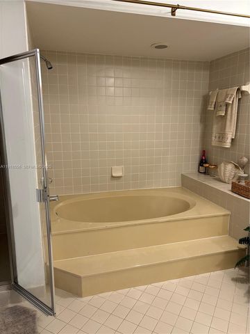 7809 NW 192nd St, Hialeah, FL 33015