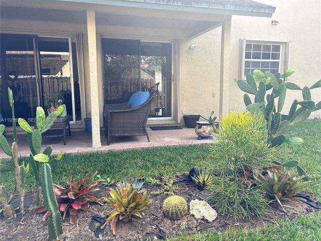 7809 NW 192nd St, Hialeah, FL 33015