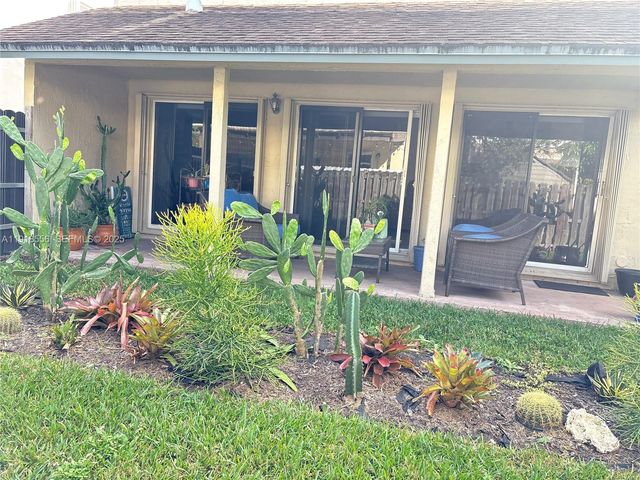 7809 NW 192nd St, Hialeah, FL 33015