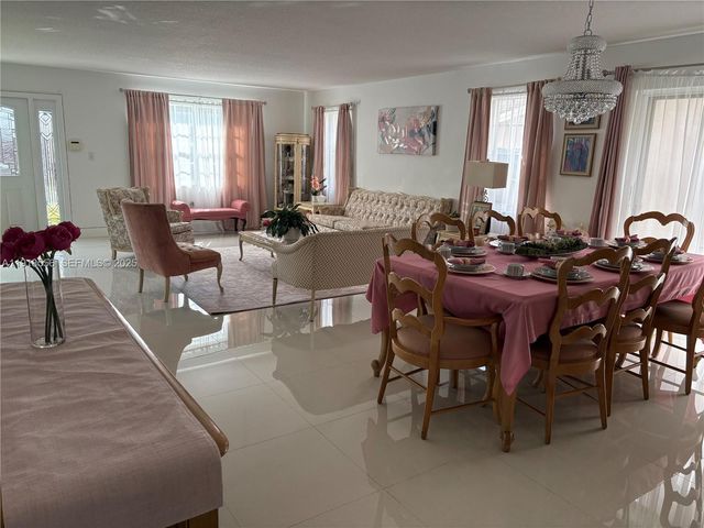 7809 NW 192nd St, Hialeah, FL 33015